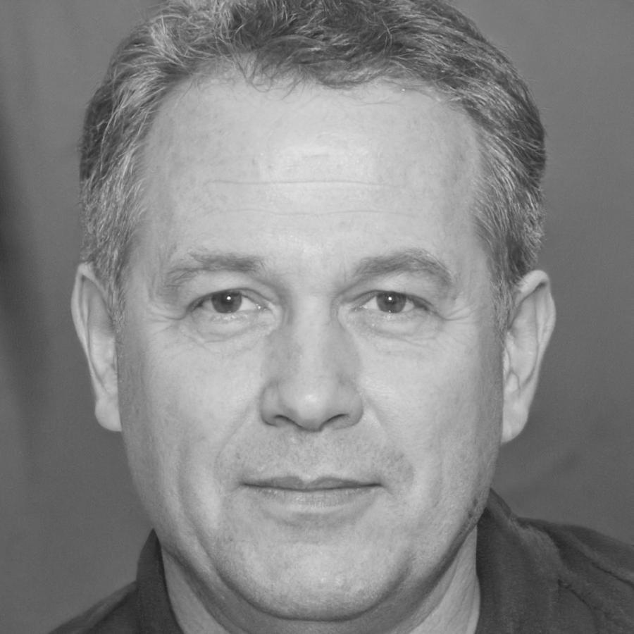 Portrait of Pádraig Uí Laoire, financial literacy coach